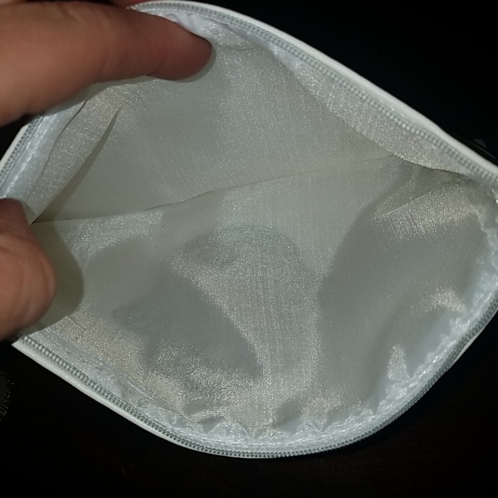 Brand new hand made white pouch with Hamsa silver - Picture 5 of 5